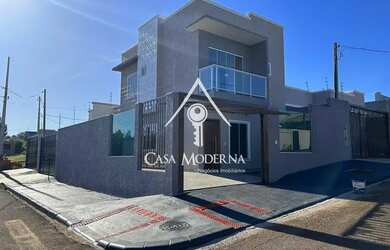 Imagem: A casa possui 3 Dormitórios, 1 Banheiro, 2 Vagas na garagem