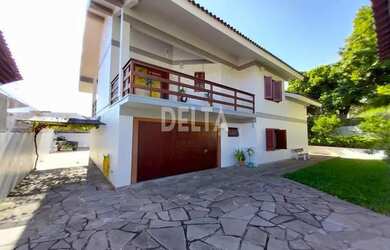 Imagem: A casa possui 4 Dormitórios, 3 Banheiros, 3 Vagas na garagem