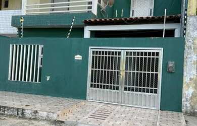 Imagem: A casa possui 3 Dormitórios, 3 Banheiros, 1 Vaga na garagem