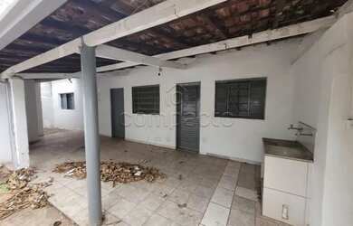 Imagem: A casa possui 1 Dormitório, 1 Banheiro, 3 Vagas na garagem