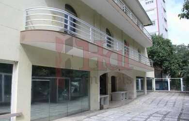 Imagem: O depósito possui 5 Vagas na garagem e 2450m² de Área e está