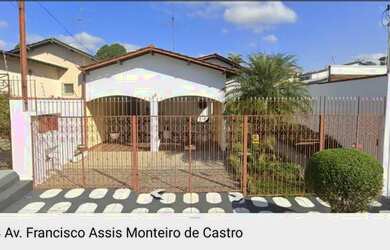 Imagem: A casa possui 3 Dormitórios, 4 Banheiros, 4 Vagas na garagem