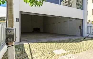 Imagem: O depósito possui 4 Vagas na garagem, 287m² de Área e está