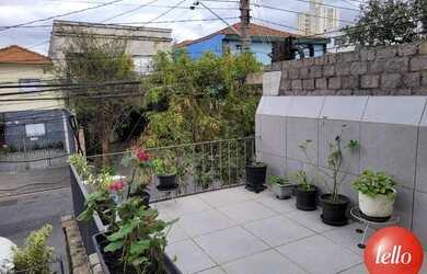 Imagem: A casa possui 3 Dormitórios, 1 Banheiro, 2 Vagas na garagem