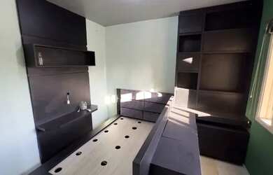 Imagem: A casa possui 3 Dormitórios, 1 Banheiro, 2 Vagas na garagem