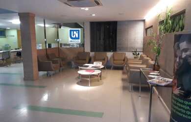 Imagem: O depósito para alugar possui 5 Vagas na garagem e 250m² de