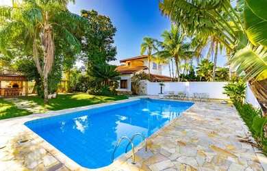 Imagem: A casa possui 4 Dormitórios, 5 Banheiros, 5 Vagas na garagem