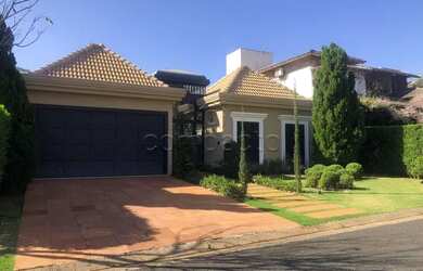 Imagem: A casa em condomínio possui 3 Dormitórios, 5 Banheiros, 2