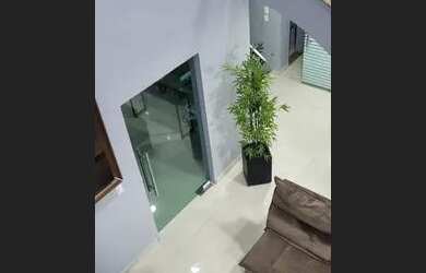 Imagem: A casa em condomínio possui 4 Dormitórios, 5 Banheiros, 2