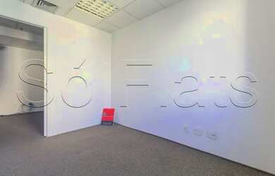 Imagem: O depósito possui 1 Vaga na garagem, 31m² de Área e está