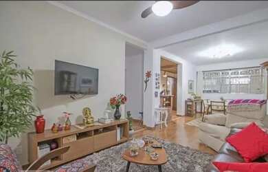 Imagem: A casa possui 5 Dormitórios, 5 Banheiros e 198m² de Área