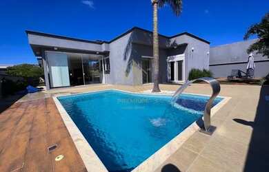 Imagem: A casa em condomínio possui 3 Dormitórios, 3 Banheiros, 2