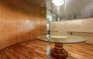 Imagem 10: Única casa projetada por Oscar Niemeyer em São Paulo para venda ou locação...