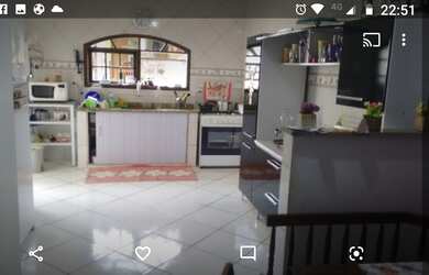 Imagem: A casa possui 4 Dormitórios, 3 Banheiros, 3 Vagas na garagem