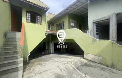 Imagem: A casa possui 3 Dormitórios, 3 Banheiros, 5 Vagas na garagem