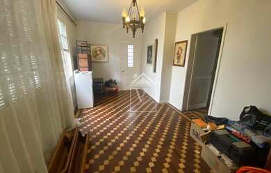 Imagem: A casa possui 4 Dormitórios, 3 Banheiros, 5 Vagas na garagem