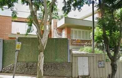 Imagem: A casa possui 3 Dormitórios, 4 Banheiros, 4 Vagas na garagem