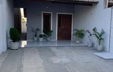 Imagem: A casa possui 2 Dormitórios, 2 Banheiros, 2 Vagas na garagem