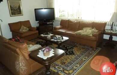 Imagem: A casa possui 3 Dormitórios, 1 Banheiro, 2 Vagas na garagem