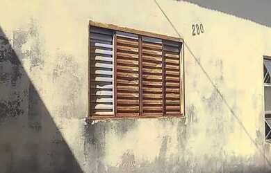 Imagem: A casa possui 3 Dormitórios, 2 Banheiros, 750m² de Área e