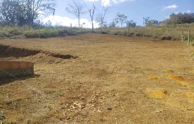 Imagem: O terreno possui 300m² de Área e está localizado em Cordeiro