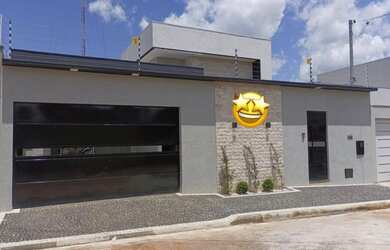 Imagem: A casa possui 3 Dormitórios, 4 Banheiros, 3 Vagas na garagem