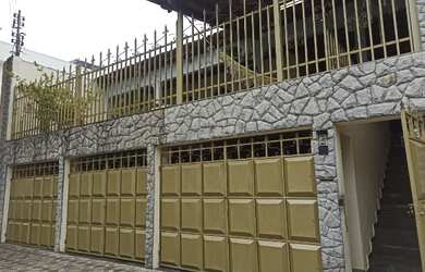 Imagem: A casa possui 4 Dormitórios, 3 Banheiros, 4 Vagas na garagem