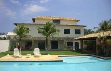 Imagem: A casa em condomínio para alugar possui 5 Dormitórios, 5 Banheiros