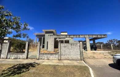 Imagem: A casa em condomínio possui 5 Dormitórios, 5 Banheiros, 5