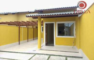 Imagem: A casa possui 3 Dormitórios, 2 Banheiros, 2 Vagas na garagem