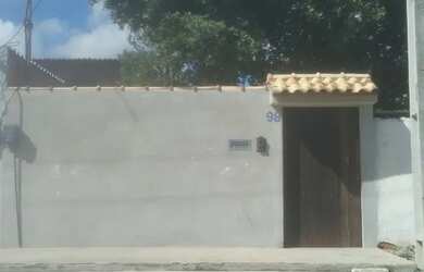 Imagem: A casa possui 2 Dormitórios, 2 Banheiros, 4 Vagas na garagem