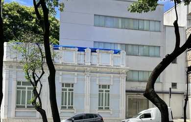 Imagem: O depósito para alugar possui 5 Vagas na garagem e 826m² de