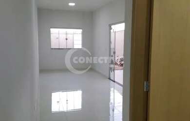 Imagem: A casa possui 2 Dormitórios, 2 Banheiros, 1 Vaga na garagem