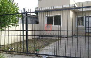 Imagem: A casa possui 2 Dormitórios, 1 Banheiro, 2 Vagas na garagem