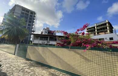 Imagem: A casa possui 4 Dormitórios, 5 Banheiros, 4 Vagas na garagem