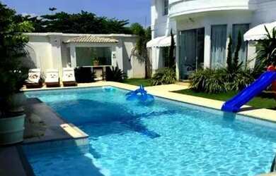 Imagem: A casa em condomínio possui 4 Dormitórios, 5 Banheiros, 5