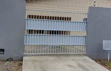 Imagem: A casa possui 2 Dormitórios e 1 Banheiro e está localizado