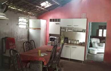 Imagem: A casa possui 2 Dormitórios, 1 Banheiro e está localizado