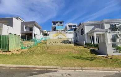 Imagem: O terreno possui 490m² de Área e está localizado em Alphaville