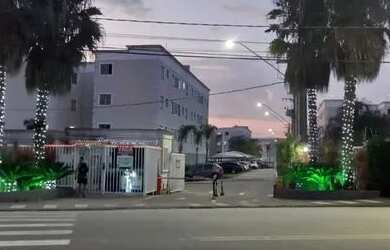 Imagem: O apartamento possui 2 Dormitórios, 1 Banheiro, 1 Vaga na garagem