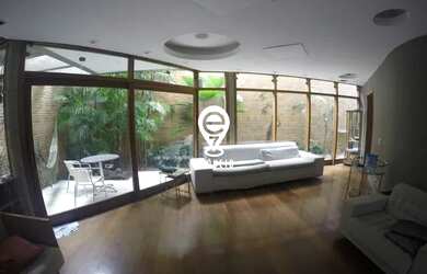 Imagem: A casa possui 3 Dormitórios, 4 Banheiros, 2 Vagas na garagem