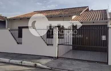 Imagem: A casa possui 2 Dormitórios, 2 Banheiros, 4 Vagas na garagem