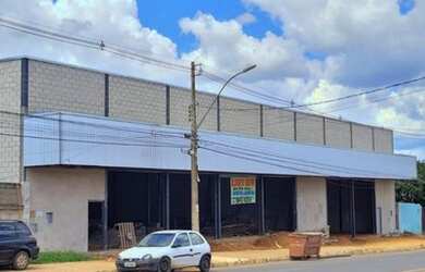 Imagem: O depósito possui 5 Vagas na garagem, 980m² de Área e está