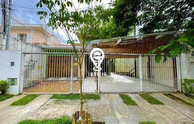 Imagem: A casa possui 3 Dormitórios, 3 Banheiros, 5 Vagas na garagem