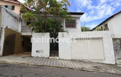 Imagem: A casa possui 5 Dormitórios, 4 Banheiros, 4 Vagas na garagem