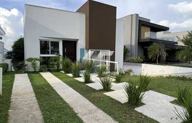 Imagem: A casa possui 4 Dormitórios, 5 Banheiros, 4 Vagas na garagem