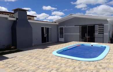 Imagem: A casa possui 4 Dormitórios, 4 Banheiros, 3 Vagas na garagem