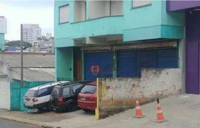 Imagem: O depósito possui 3 Vagas na garagem, 270m² de Área e está