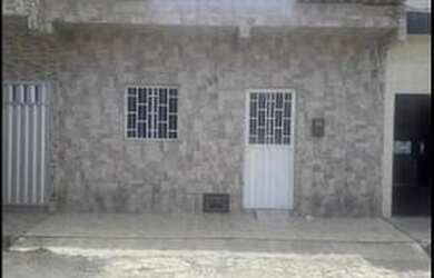 Imagem: A casa possui 2 Dormitórios e 1 Banheiro e está localizado