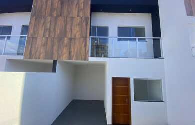 Imagem: A casa possui 2 Dormitórios, 2 Banheiros, 1 Vaga na garagem